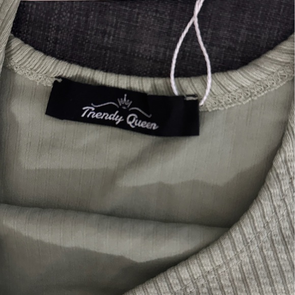 Trendy Queen Two Piece Shorts Set Lounge Crop Top and High Waisted Shorts (M) - Picture 2 of 5